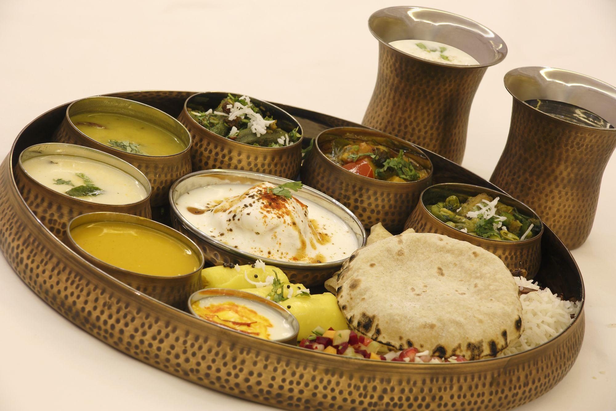 Grand Mercure Vadodara Surya Palace Buitenkant foto