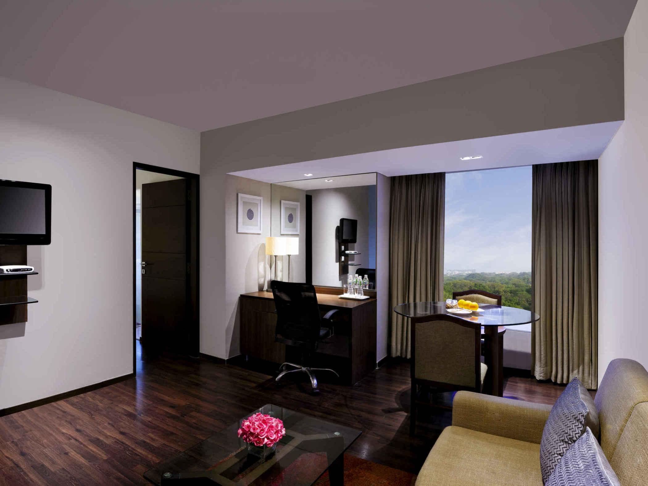Grand Mercure Vadodara Surya Palace Buitenkant foto