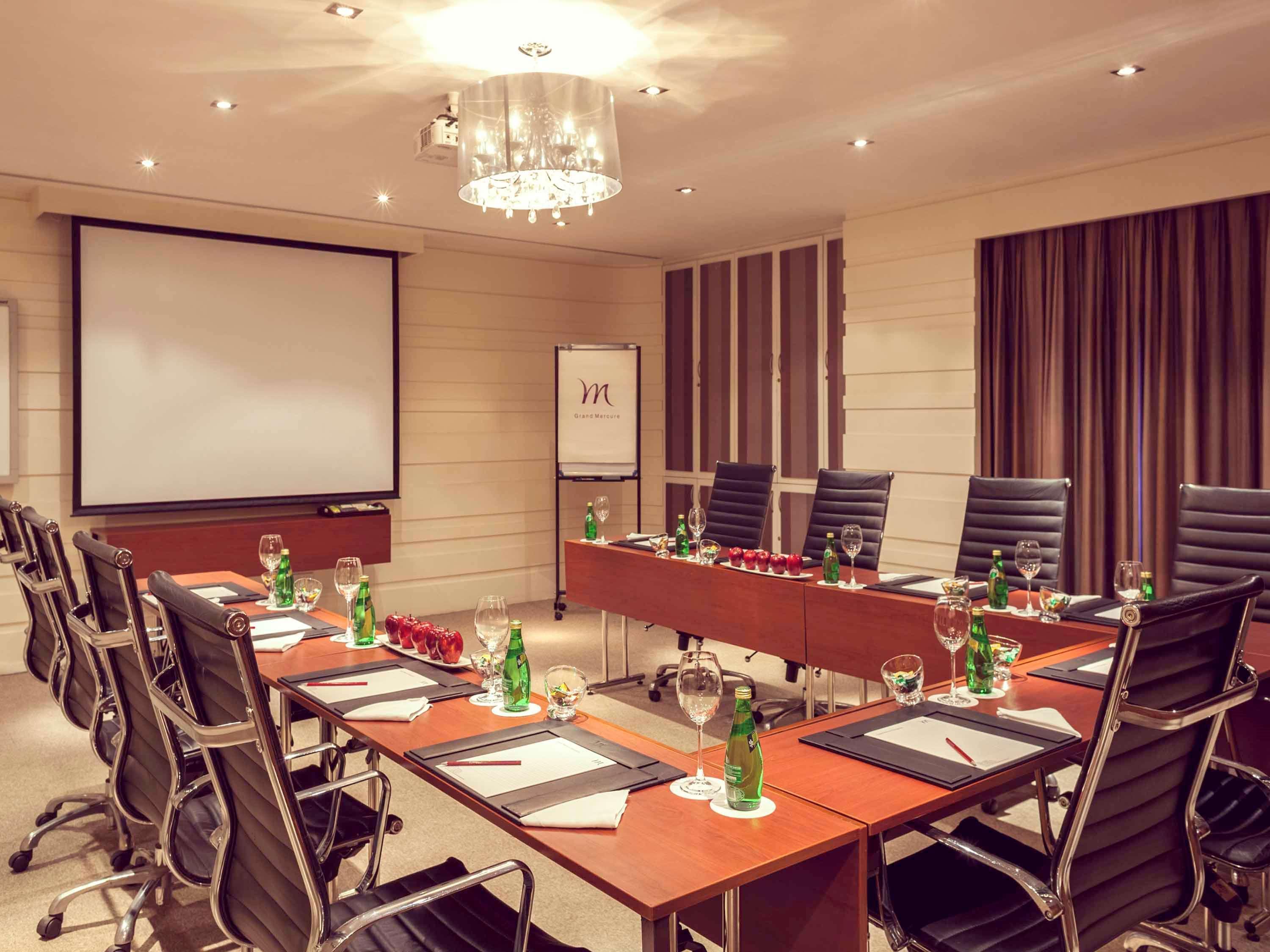 Grand Mercure Vadodara Surya Palace Buitenkant foto
