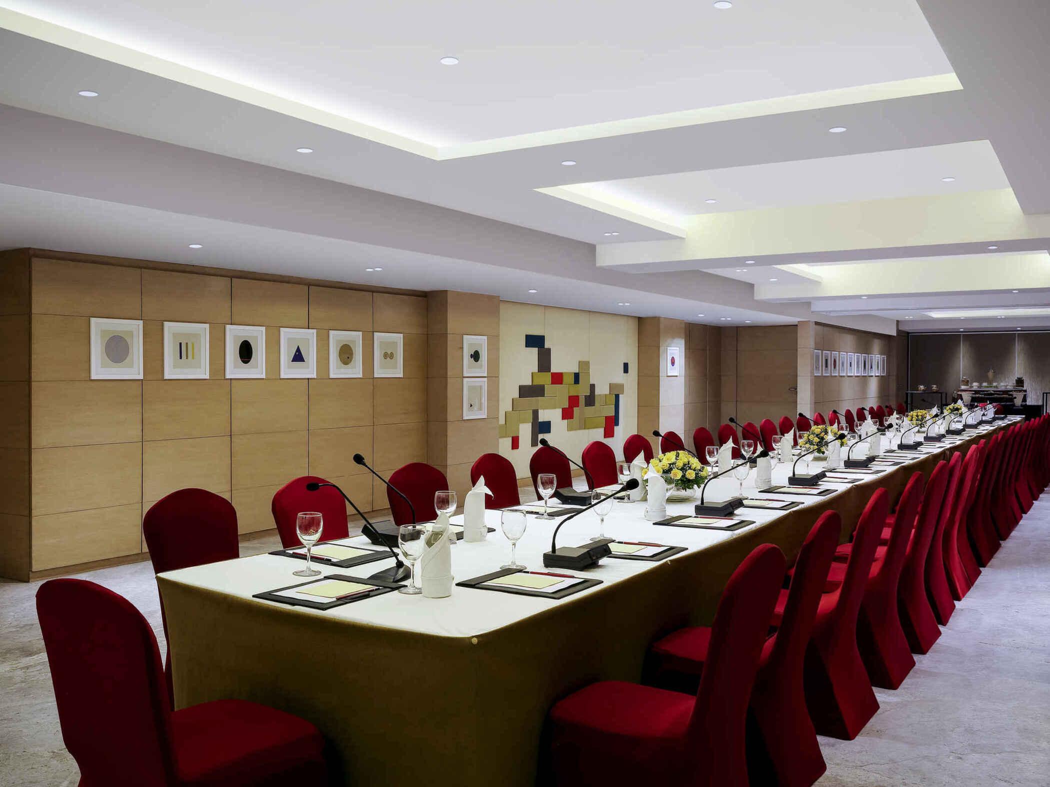 Grand Mercure Vadodara Surya Palace Buitenkant foto