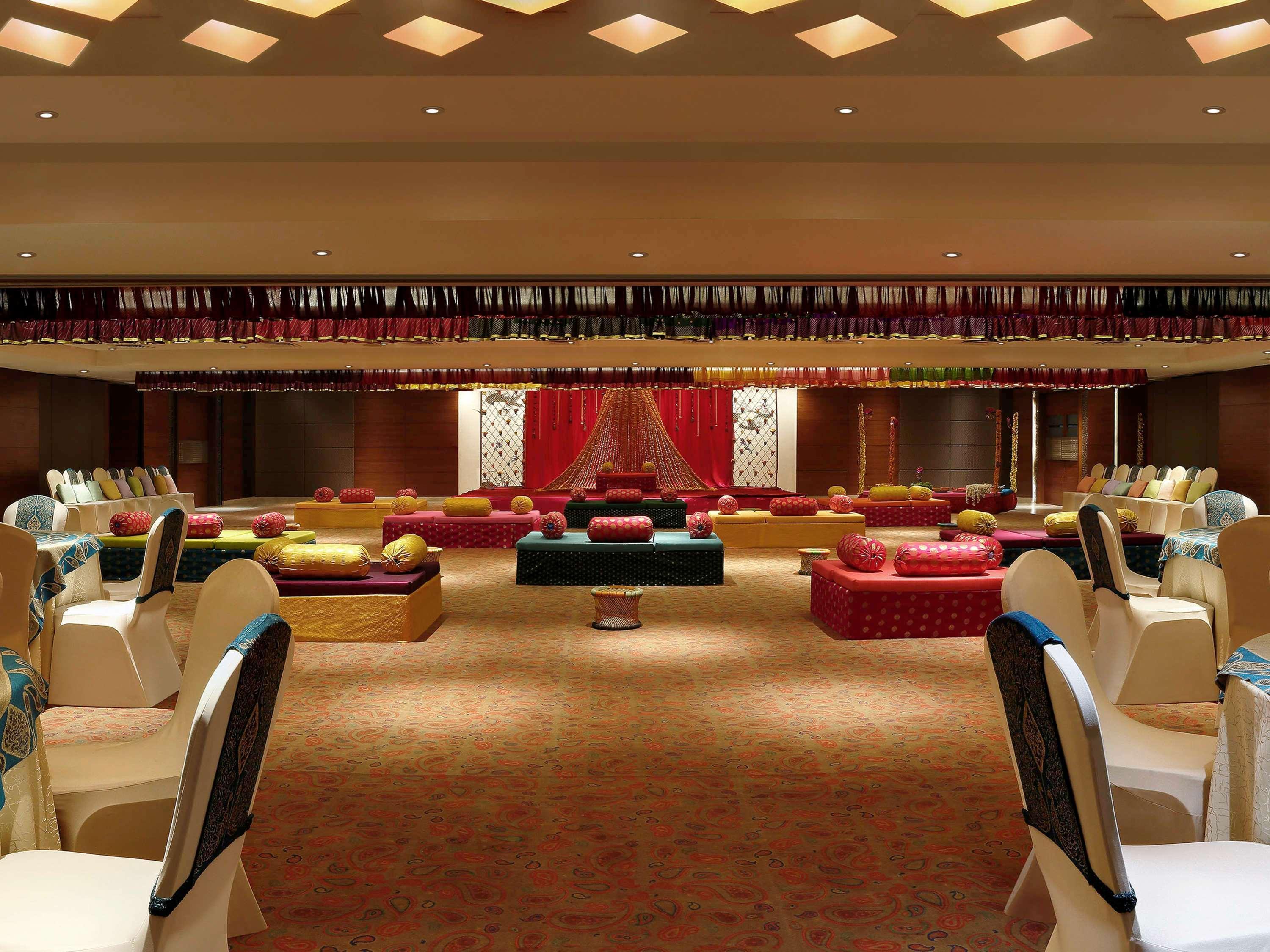 Grand Mercure Vadodara Surya Palace Buitenkant foto