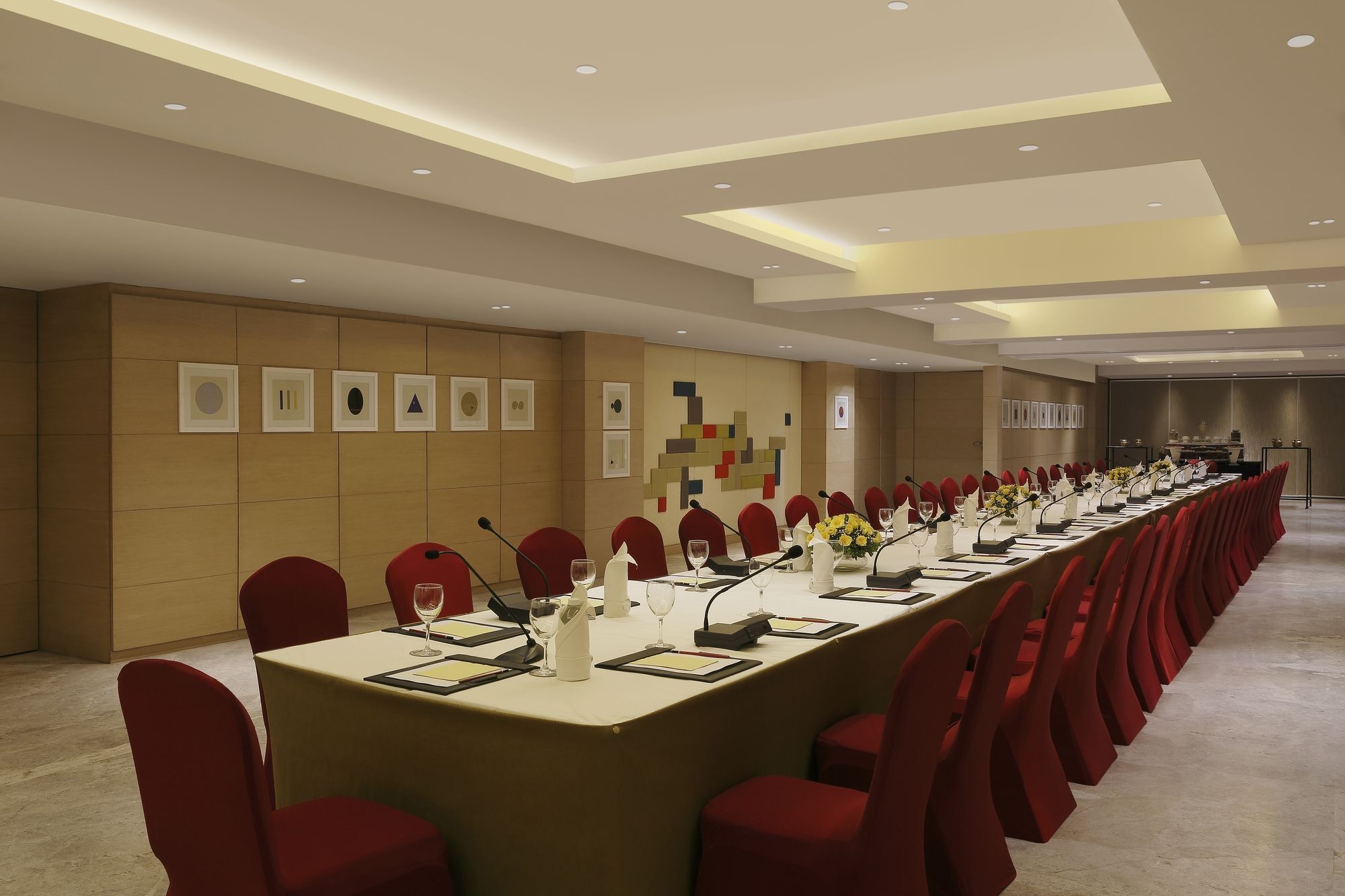 Grand Mercure Vadodara Surya Palace Buitenkant foto