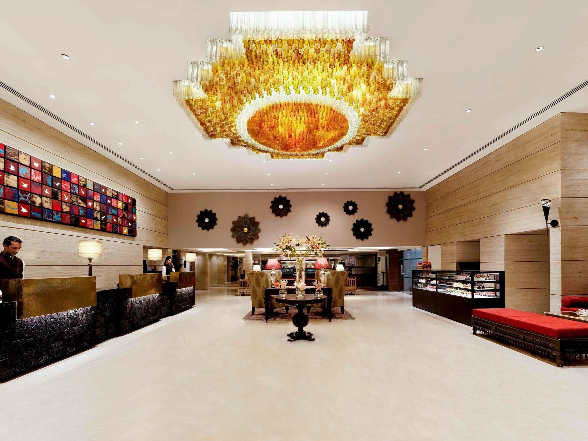 Grand Mercure Vadodara Surya Palace Buitenkant foto