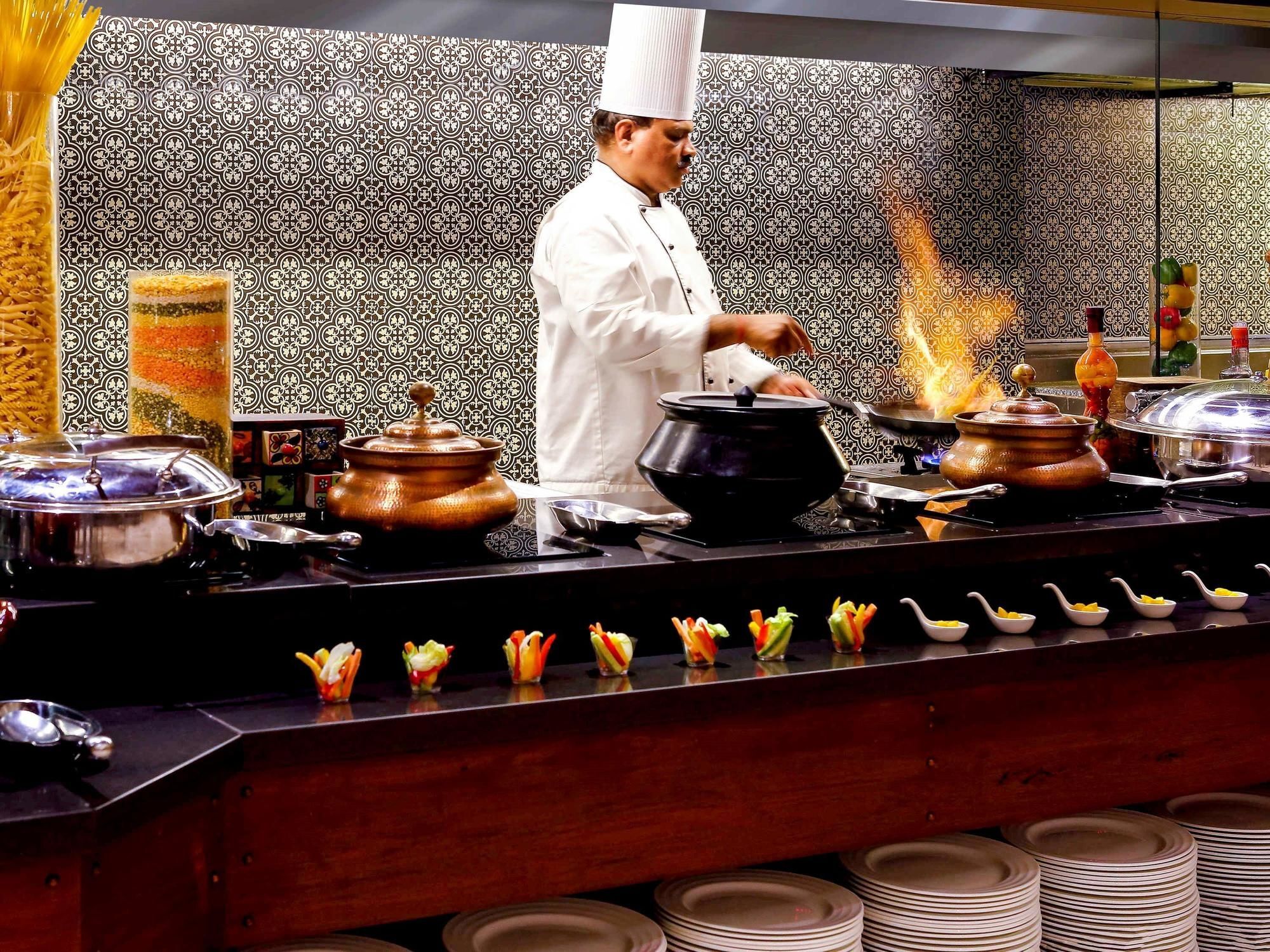 Grand Mercure Vadodara Surya Palace Buitenkant foto