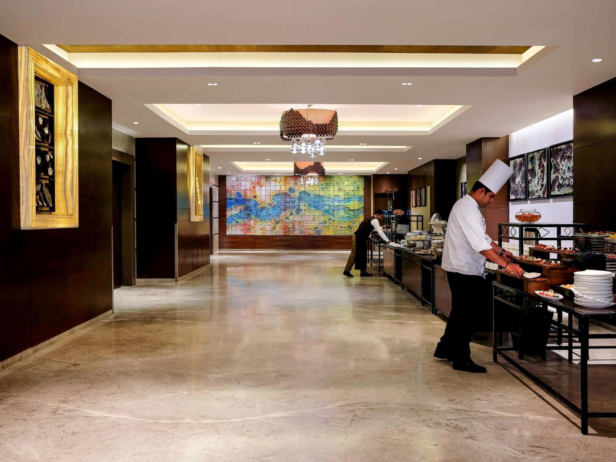 Grand Mercure Vadodara Surya Palace Buitenkant foto